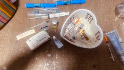 ضبط عيادة تجميل غير مرخصة داخل نادي رياضي في عمان - صور