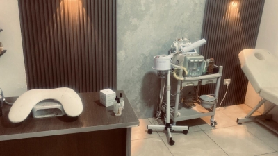ضبط عيادة تجميل غير مرخصة داخل نادي رياضي في عمان - صور