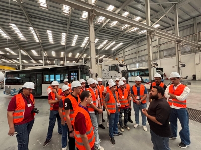المناصير لتجارة الآليات تمنح مهندسي وفنيي المستقبل فرصة للاطلاع على منشأة الصيانة التابعة لها