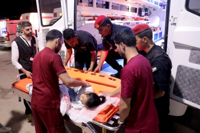 القوات المسلحة تُجلي الدفعة الـ(33) من أطفال غزة المرضى لتلقي العلاج في الأردن