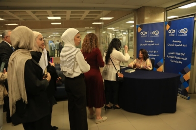 الأديبة الكويتية بثينة العيسى تشهر روايتها (البستانيون: الجنوب شرقًا حيث الأشجار) في شومان