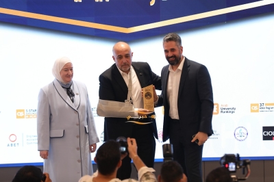 من مدرجات العلوم التطبيقية إلى مواقع الإنجاز .. الجامعة تكرّم خريجيها في مبادرة هي الأولى من نوعها