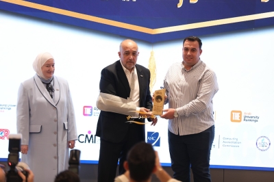 من مدرجات العلوم التطبيقية إلى مواقع الإنجاز .. الجامعة تكرّم خريجيها في مبادرة هي الأولى من نوعها