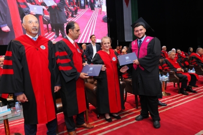 بالفيديو والصور ... الأميرة عالية بنت الحسين ترعى احتفال عمان الأهلية بتخريج طلبة الفصل الصيفي (الفوج 33)