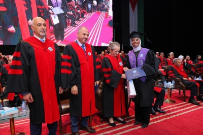 بالفيديو والصور ... الأميرة عالية بنت الحسين ترعى احتفال عمان الأهلية بتخريج طلبة الفصل الصيفي (الفوج 33)
