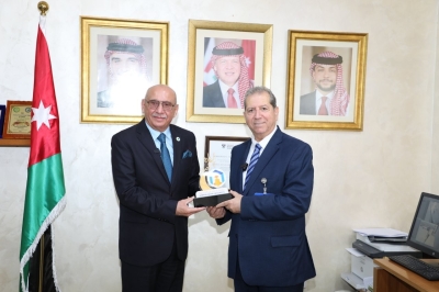 رئيس جامعة عمان العربية يستقبل وفداً من جامعة دجلة العراقية لتعزيز التعاون الأكاديمي وتفعيل الاتفاقية المشتركة