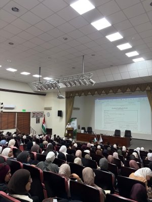 لجنة التدريب في كلية الصيدلة بجامعة الزيتونة الأردنية تنظّم لقاءً تعريفيًا لطلبة التدريب الصيدلاني (1)