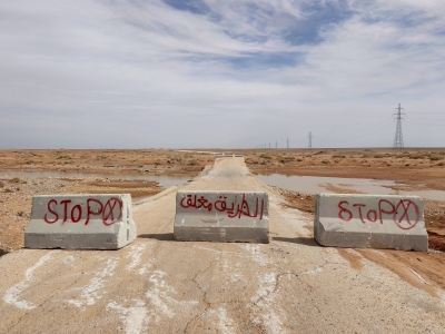 بعد تكرار حوادث السيول.. بلدية الرويشد تغلق نزول شارع بغداد القديم