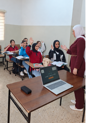 الدكتورة خريس من عمان العربية تقدم محاضرة بعنوان أجنحة المستقبل في إدارة الطيران لطلبة مدارس الرسل التربوية للتميز