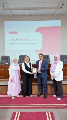 كلية الصيدلة في جامعة الزيتونة الأردنية تنظّم يومًا توعويًا حول دور الصيدلة في التوعية بسرطان الثدي