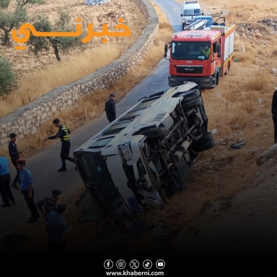 19 إصابة جراء تدهور حافلة على طريق جرش–إربد - صور