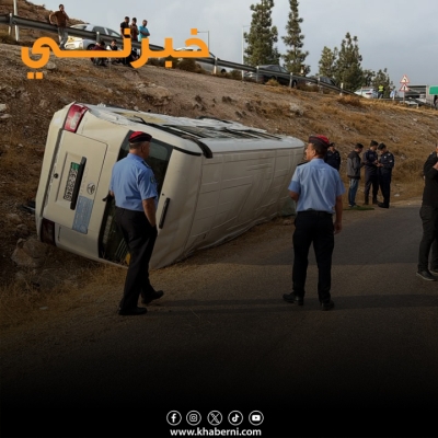 19 إصابة جراء تدهور حافلة على طريق جرش–إربد - صور