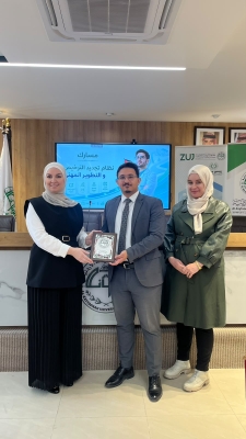 كلية الصيدلة في جامعة الزيتونة الأردنية تنظّم محاضرة حول التطوير المهني المستمر ومتطلبات تجديد مزاولة المهنة