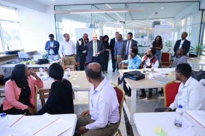 حجازي يبحث مع الرئيس التنفيذي لمعهد تطوير ريادة الأعمال في إثيوبيا فرص التعاون بين البلدين