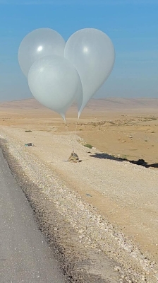 الأردن.. الأمن يضبط بالونات حرارية حملت اسلحة نارية اوتوماتيكية في الكرك - صور