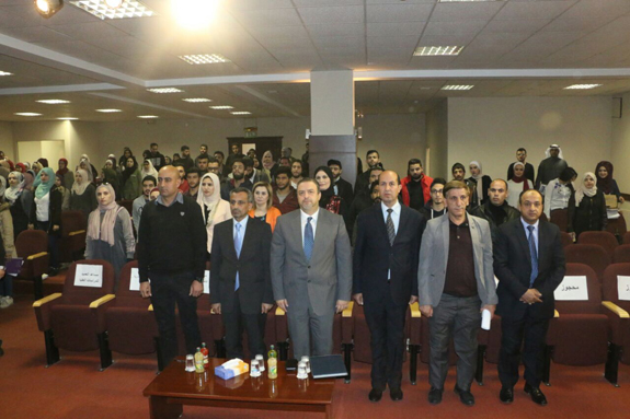 مدير عام البنك العربي الإسلامي يحاضر بكلية عمان