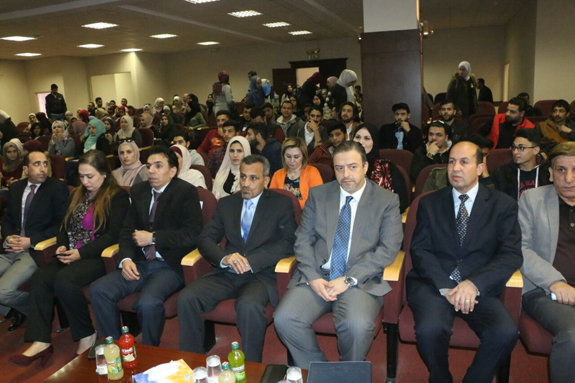 مدير عام البنك العربي الإسلامي يحاضر بكلية عمان