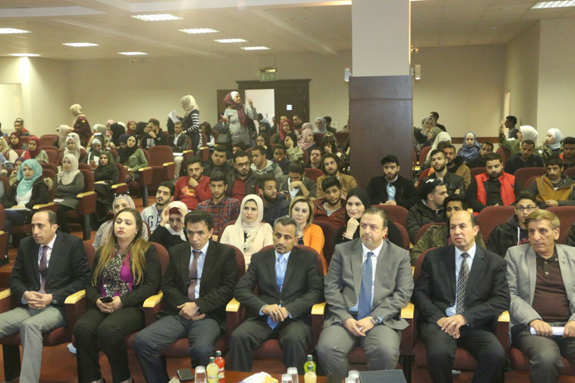 مدير عام البنك العربي الإسلامي يحاضر بكلية عمان