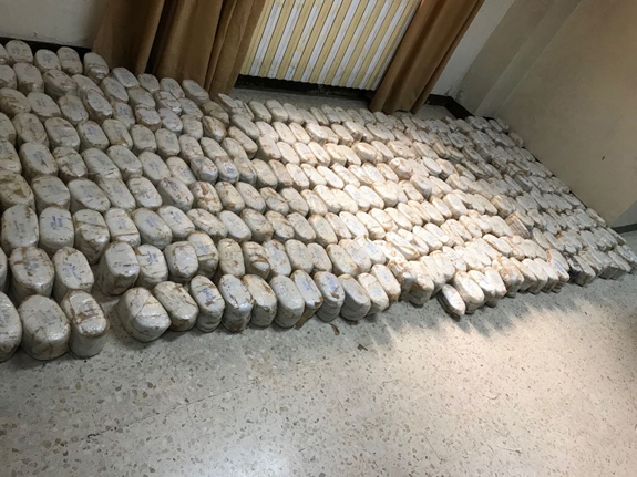 ضبط ٢٠٢٧ كف حشيش مخدر –صور