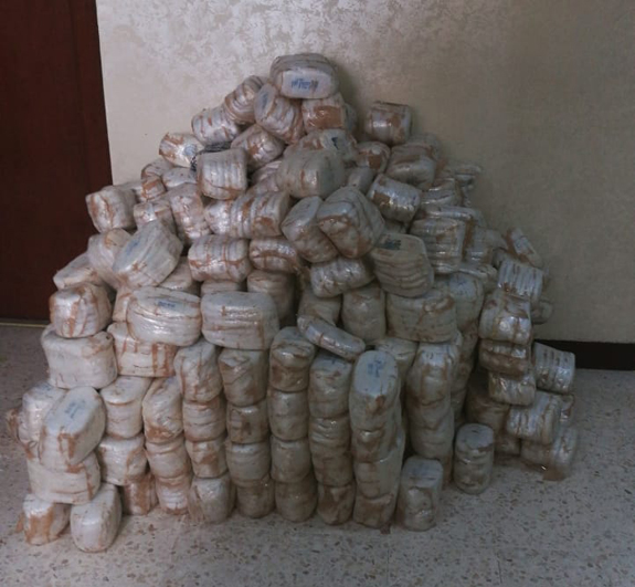 ضبط ٢٠٢٧ كف حشيش مخدر –صور