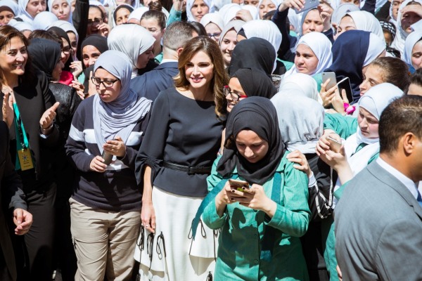 الملكة تزور مدرسة صويلح الثانوية للبنات