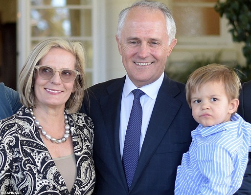 الرئيس الفرنسي: زوجة رئيس وزراء أستراليا (لذيذة) -فيديو