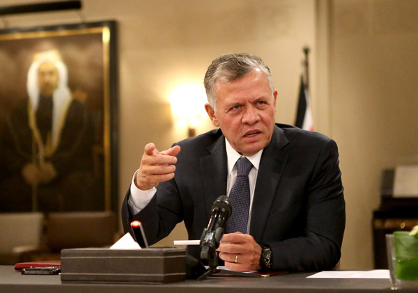 الملك: كنت أعمل عمل الحكومة