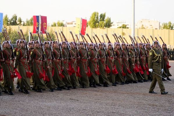 شاهدوا صور استعراض العلم