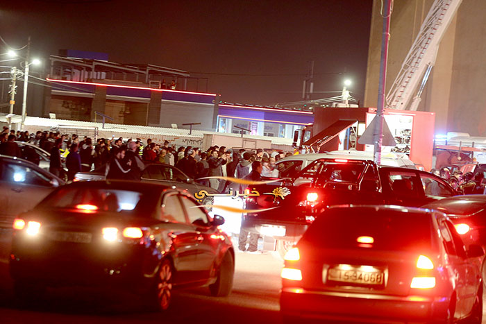 6 إصابات بحريق في عريفة مول - صور