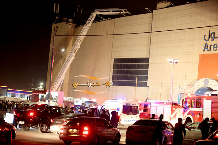 6 إصابات بحريق في عريفة مول - صور