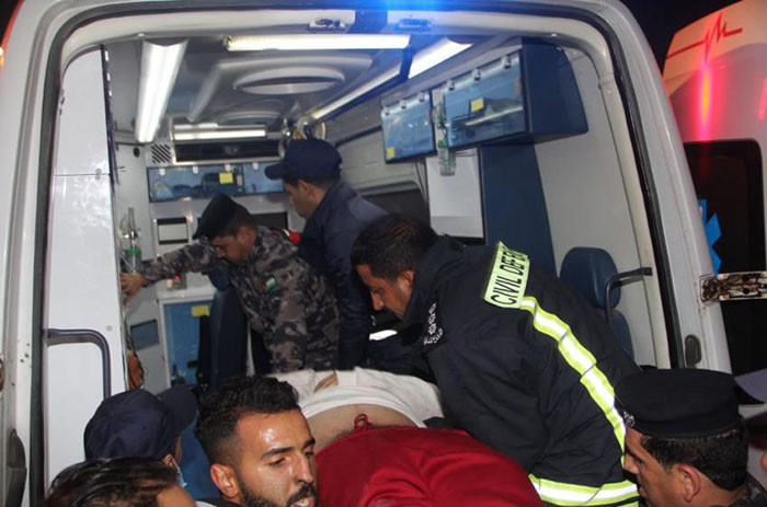 6 إصابات بحريق في عريفة مول - صور