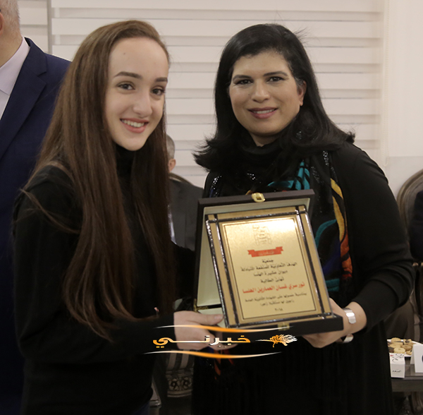 إضاءة شجرة الميلاد في جمعية الهلسة