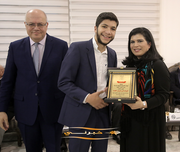 إضاءة شجرة الميلاد في جمعية الهلسة