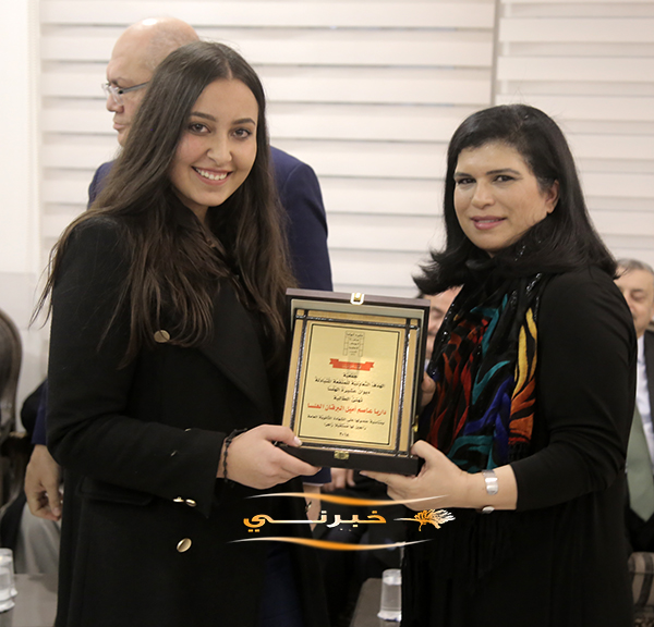 إضاءة شجرة الميلاد في جمعية الهلسة