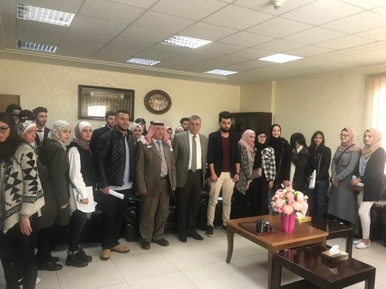 طلبة الحقوق بالبترا يلتقون رئيس محكمة الجنيات الكبرى 