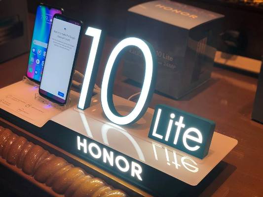 (HONOR 10 Lite) بأسعار تفضيلية في الأردن