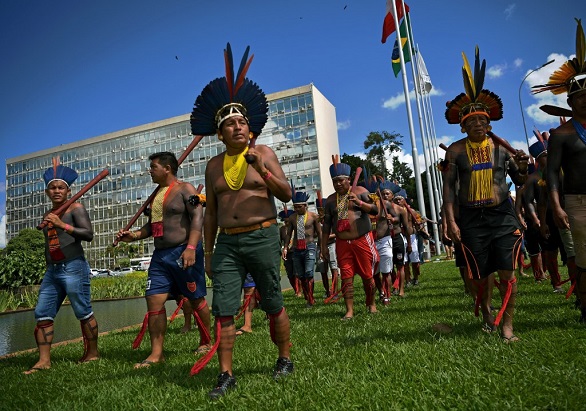قبائل الهنود الحمر يتحدون حكومة البرازيل