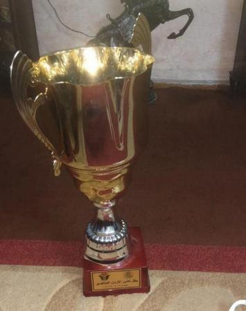 بطل الأردن يتوج بكأس مكسورة