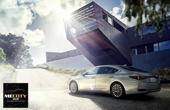 لكزس ES 300h تتوج بلقب أفضل سيارة سيدان فاخرة بالشرق الاوسط