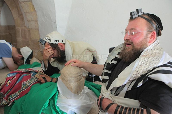 زيارة اليهود لمقام هارون لم تكن الاولى - صور