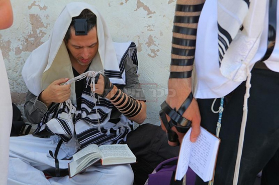 زيارة اليهود لمقام هارون لم تكن الاولى - صور