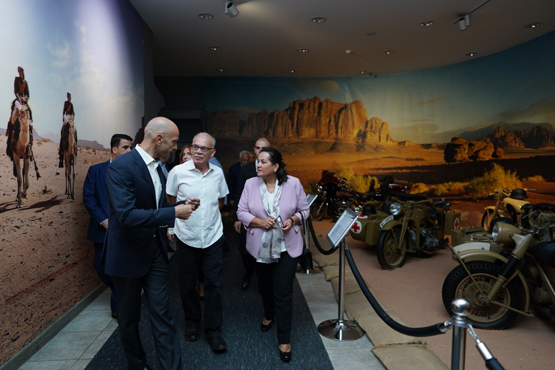 متحف السيارات الملكي يستضيف (عشرون عاماً ملكياً)