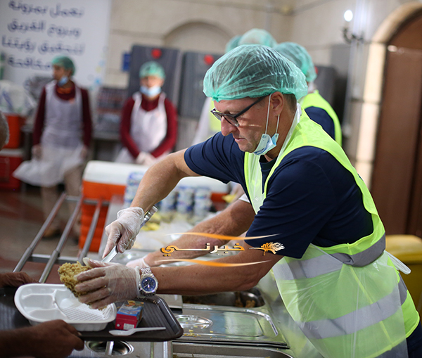 النشامى يشاركون ببرنامج عابر سبيل في تكية أم علي