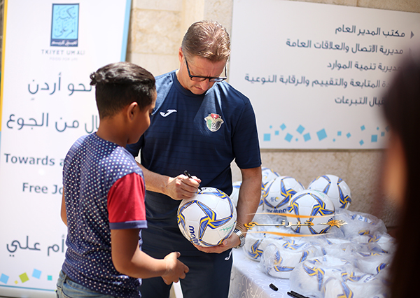 النشامى يشاركون ببرنامج عابر سبيل في تكية أم علي