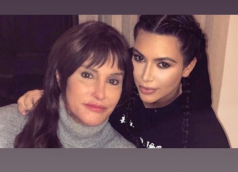 كيم كارداشيان تعايد زوج والدتها المُتحوّل