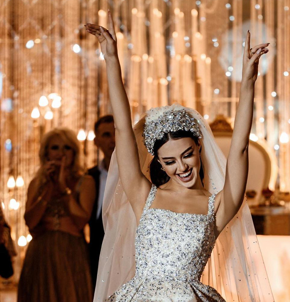 حفل زفاف اسطوري لاول عارضة ازياء يمنية 