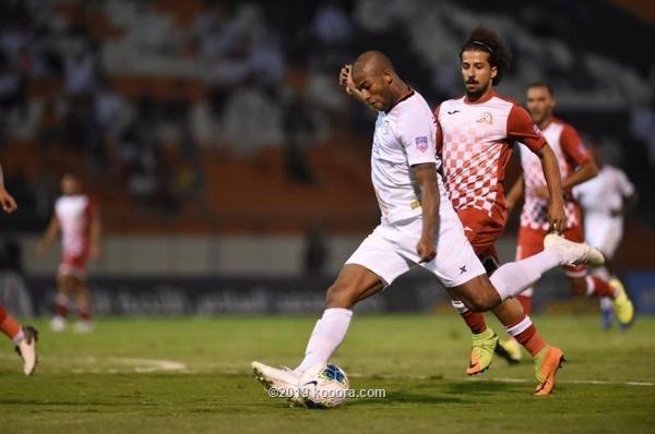 أسود غمدان يتمسكون بفرصة التأهل