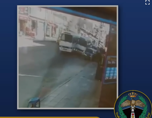 ضبط حافلتين عرضتا حياة مواطنين للخطر  فيديو