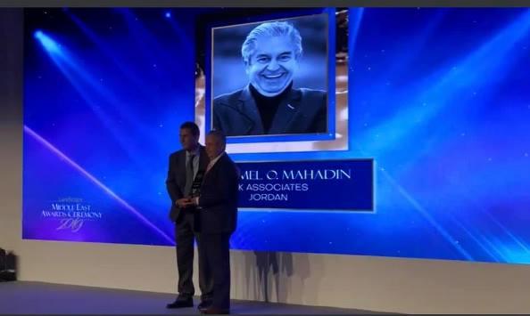 أردني يتسلم جائزة الإنجاز مدى الحياة بدبي