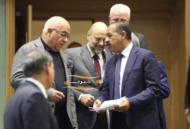 الرزاز: لا شيء يوضع بالأدراج - صور